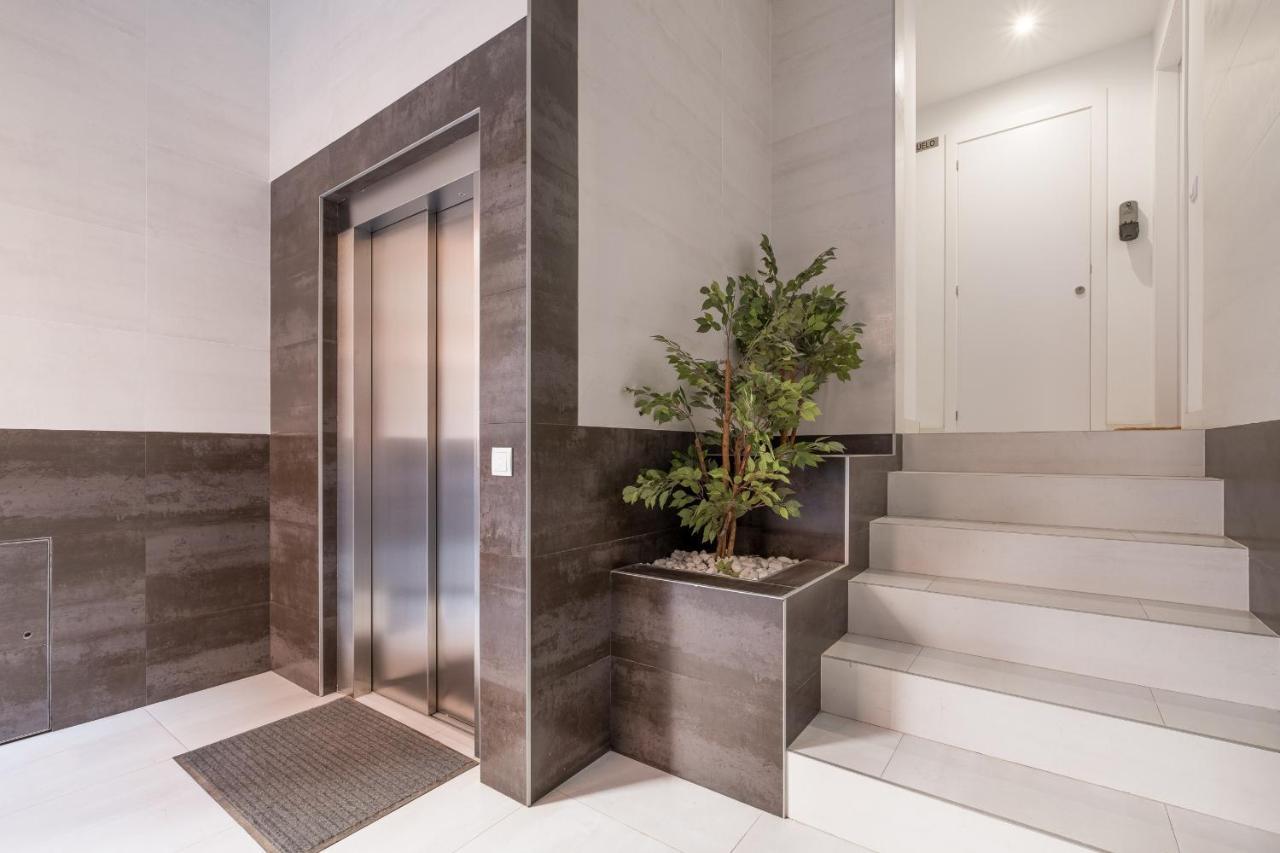 Modern, Stylish Apartment Валенсия Экстерьер фото